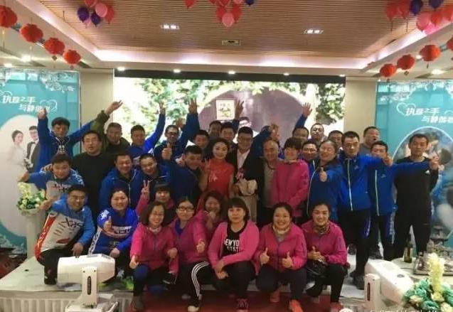 东阿小伙结婚,淮南小伙骑自行车接亲