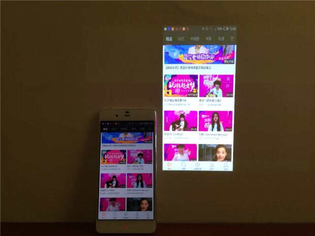 联想扭转式微型投影机p0510,微型迷你投影仪便携机联想t200