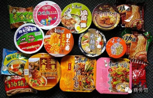 这个男人20年吃遍5600种泡面！还出版了世界泡面全书，疯了吧？