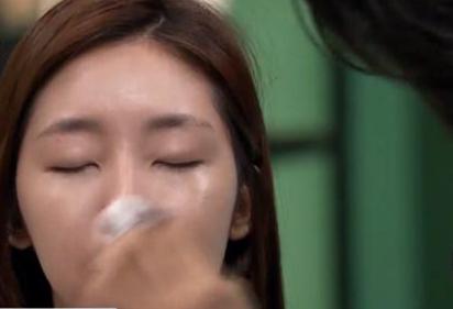 适合夏日的自然妆容,夏季妆容教程不脱妆