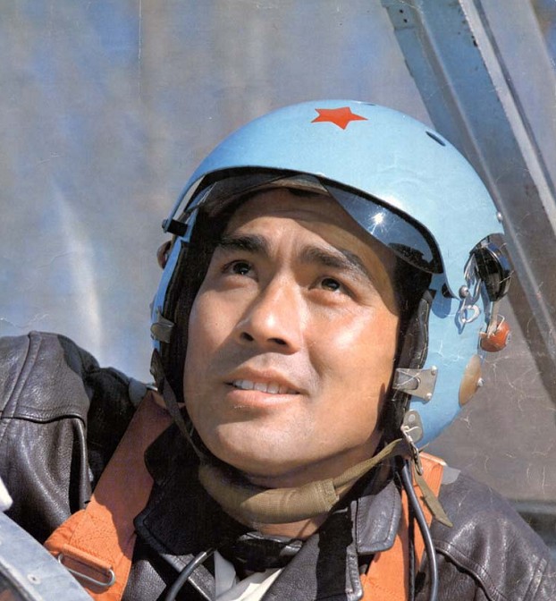 这些中国大明星都曾扮演飞行员,看看哪位最有军人气质?