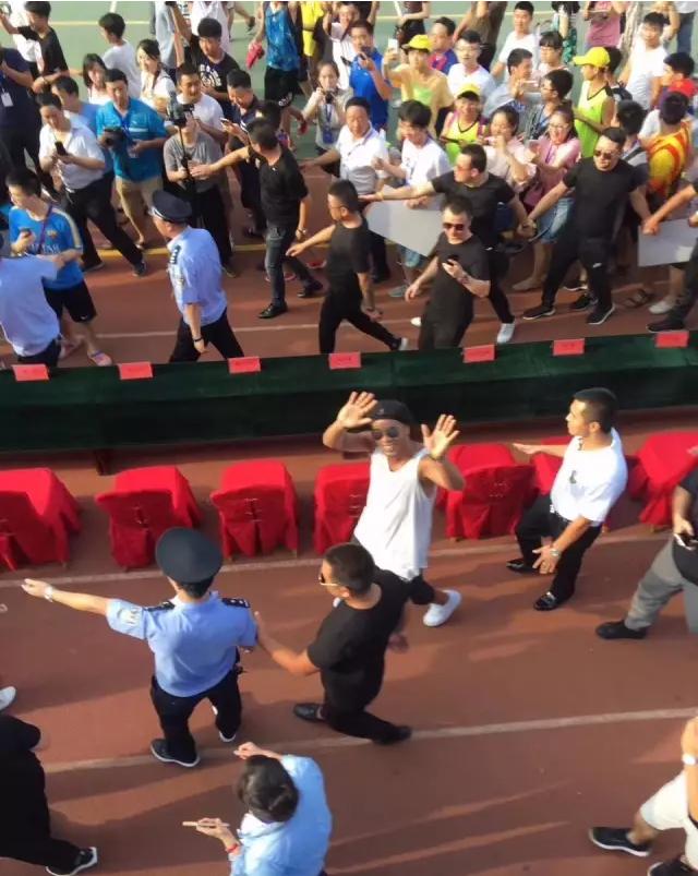 世界足球先生面对西班牙国门,足球世界足球先生