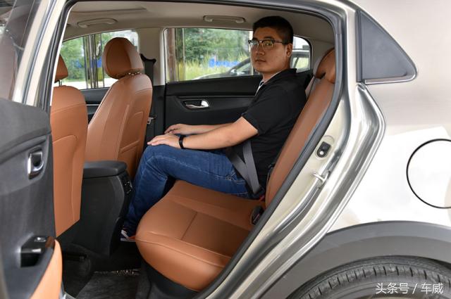 起亚k2跟起亚kxcross的区别,起亚kxcross比k2怎样