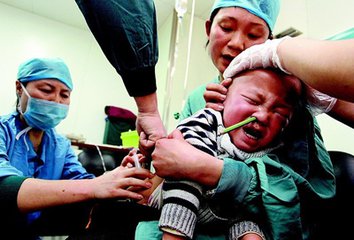 小孩鼻子上面头疼是什么原因,孩子鼻子不通头疼怎么回事