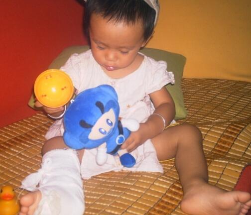 奶奶为了面子竟对半岁宝宝这样做，听了医生的话后十分后悔！