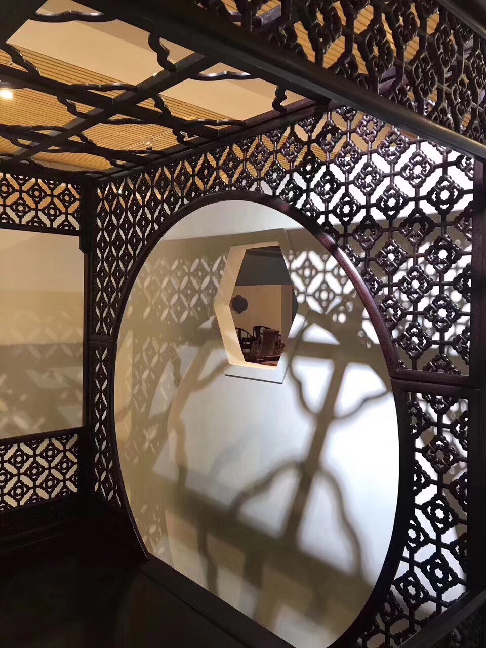 它往那里一摆，就是一首古典中透着高洁的诗！——血檀梅花架子床