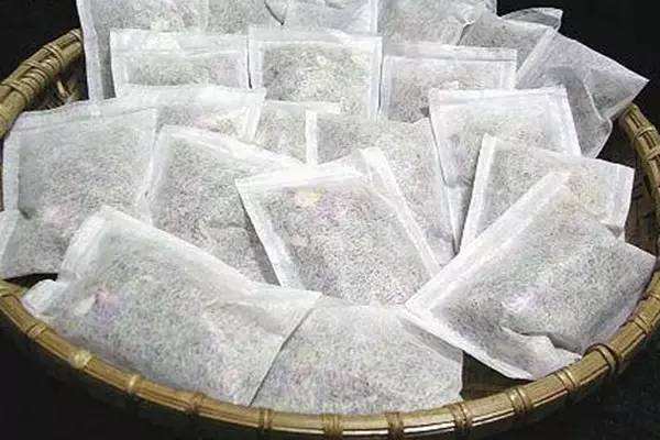 乳腺囊肿用中草药外敷能治吗,乳腺囊肿外敷如意金黄散