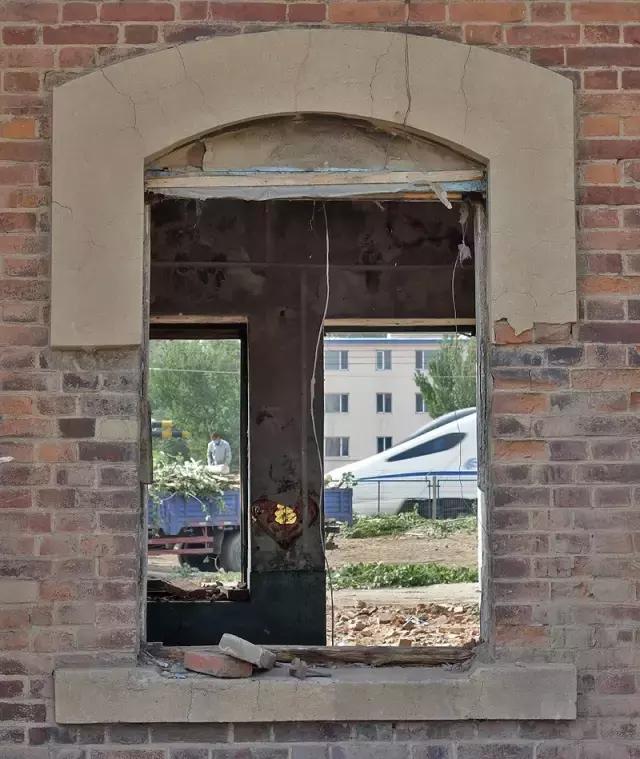 沈阳东站机车库被拆后,这条1899年的铁轨成了遗物!