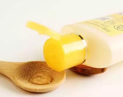 别看不起这些国货护肤品好嘛？它们在国外都被抢疯了！