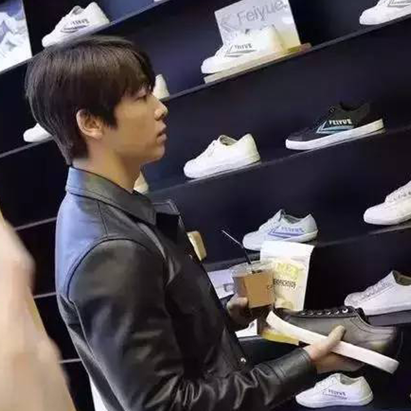 好看又时尚的小白鞋,好看又潮流的小白鞋