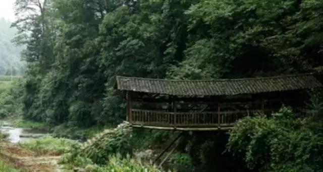 忠路老屋基，太美哒，美得登上《武陵土家》封面