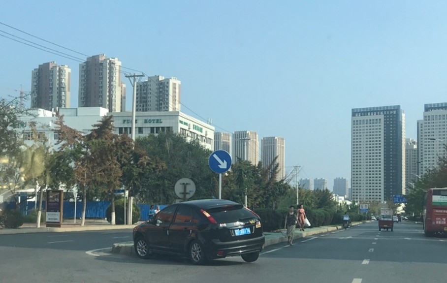 吴京导演《战狼2》让大家都以为这个场景是在非洲,其实就在国内