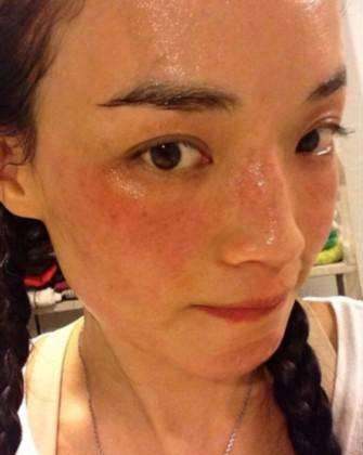 如何通过化妆遮掉脸上的痘印斑点？