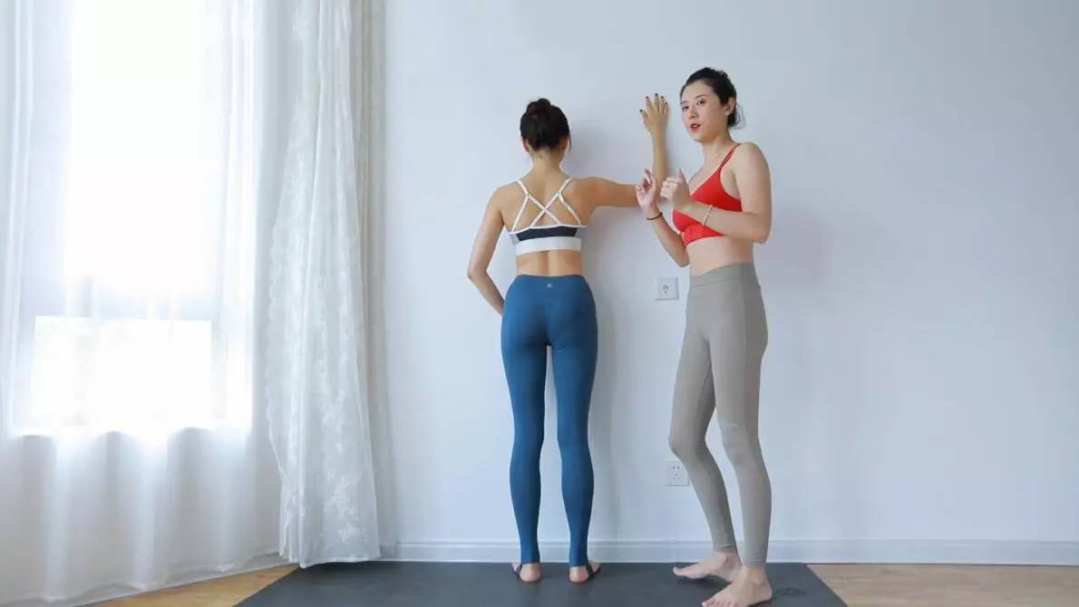 胸部严重下垂干瘪怎么办瑜伽动作,女性胸部挺拔靠什么支撑