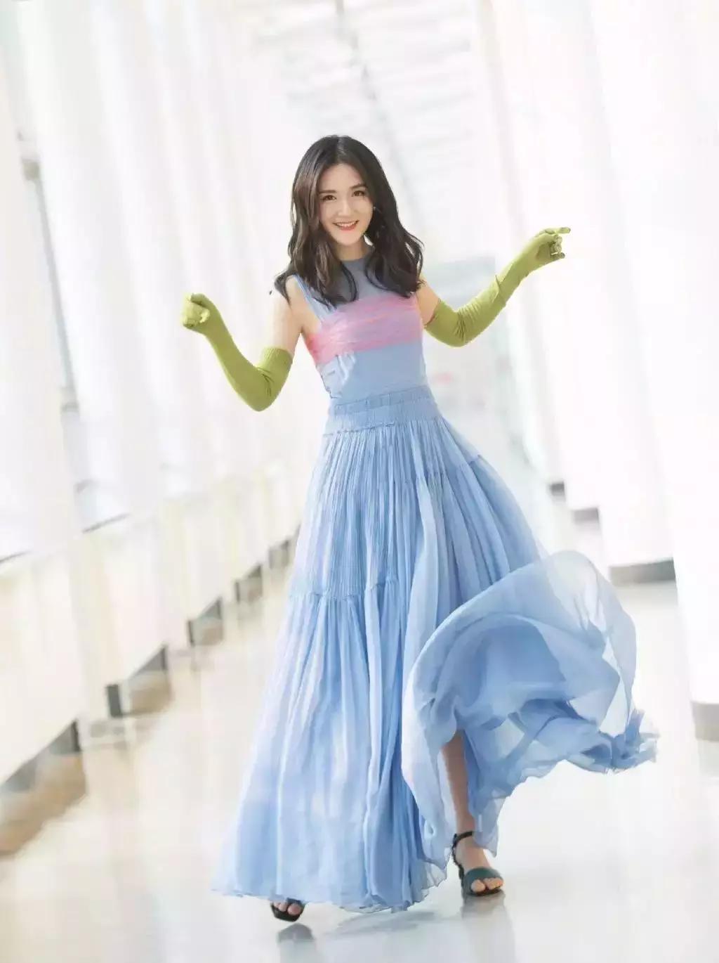 终于知道娱乐圈哪对CP爱撒狗粮了，隔着屏幕都闻到恋爱的酸臭味