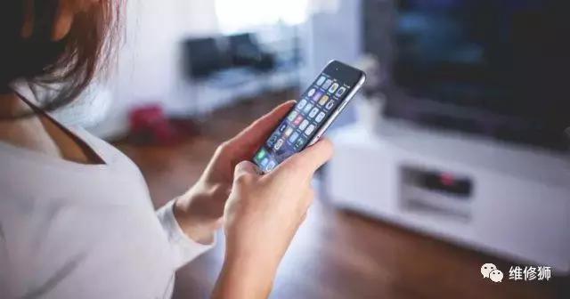 苹果6开机反复白苹果,苹果6开机花屏竖纹3秒不显示