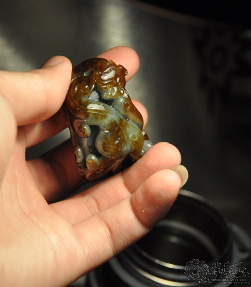 翡翠玉雕雕刻过程,用心去雕刻