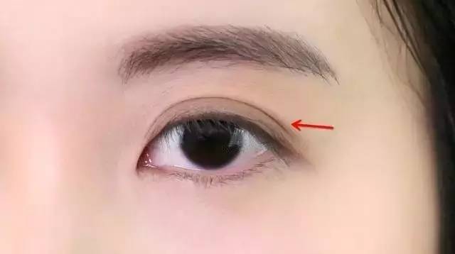 一个内双一个多眼皮眼妆教程,适合单眼皮内双眼妆正确画法