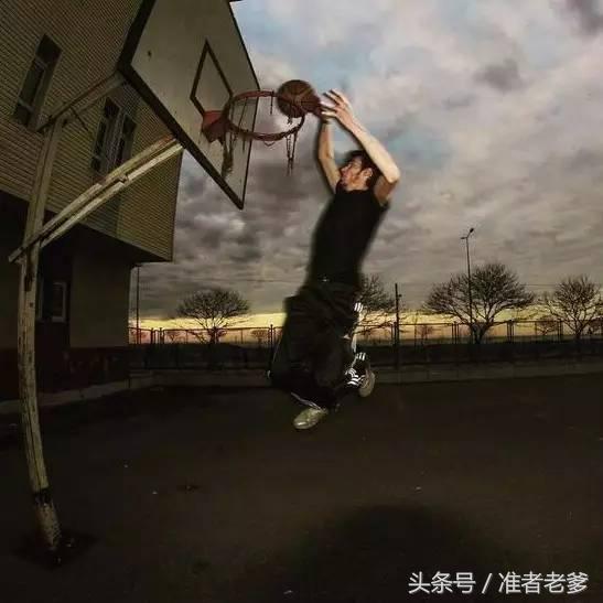 跳步欧洲步篮下终结教学,野球场为什么很少有人用跳步