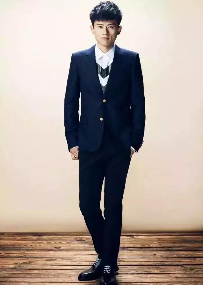 终于知道娱乐圈哪对CP爱撒狗粮了，隔着屏幕都闻到恋爱的酸臭味