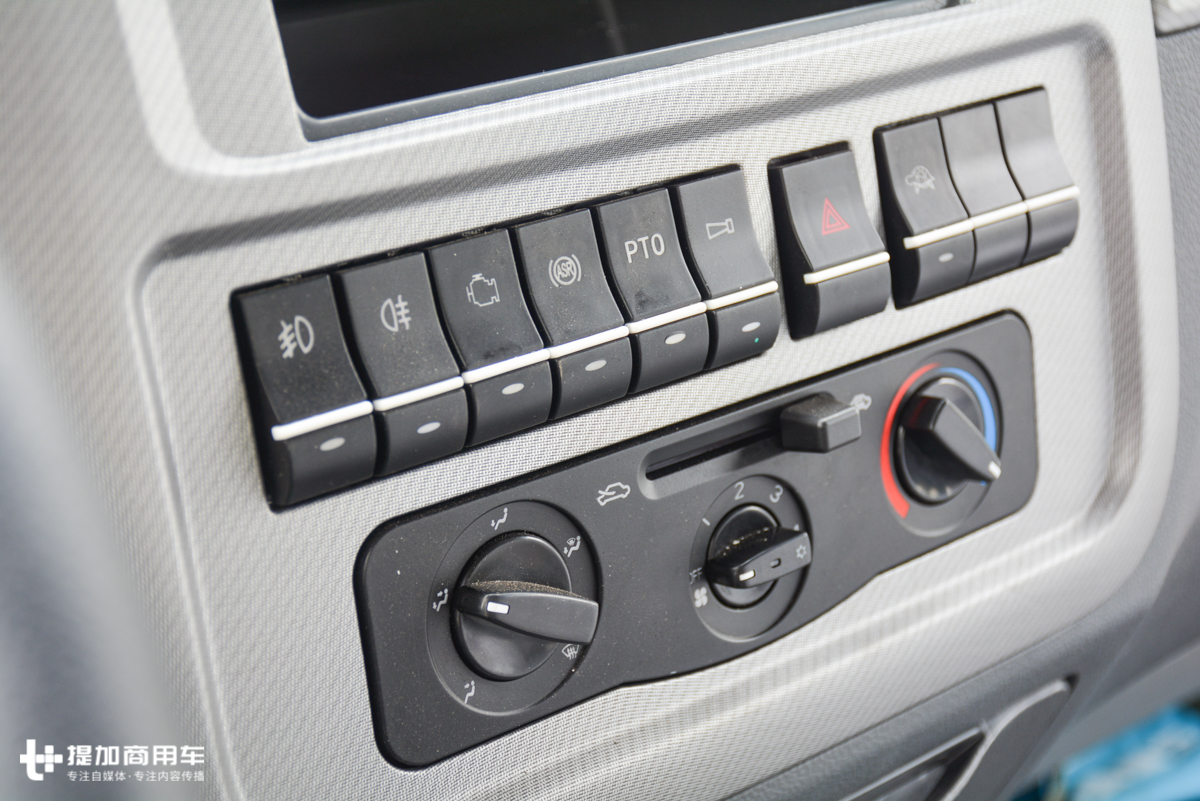 轻卡蓝牌搅拌车,商用混凝土搅拌车多少钱一台