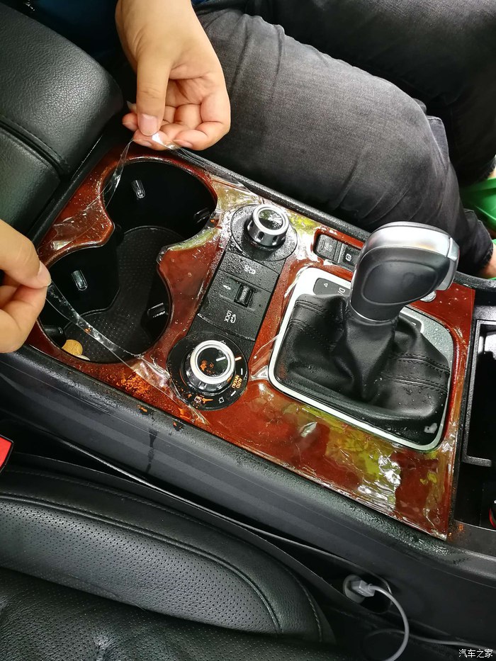 实木板材UV面划痕怎么修补,汽车门内饰板有划痕怎么处理