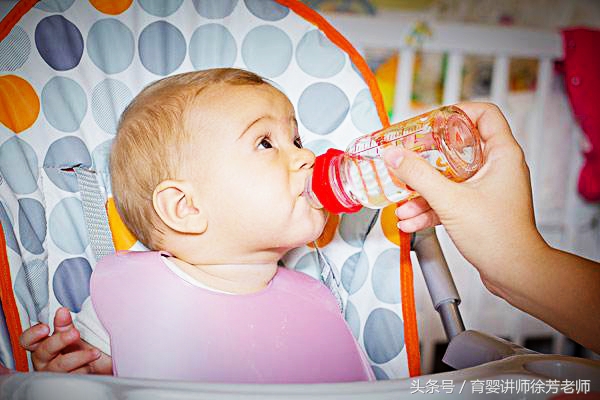 宝宝不爱喝水的正确方法,宝宝不爱喝水怎么办才正确