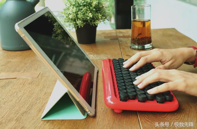 少女心爆棚的机械键盘,骚气的机械键盘