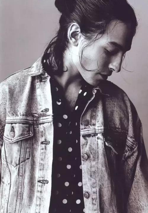 supreme lv联名的红色帽衫照片 (nike lv supreme三方联名)