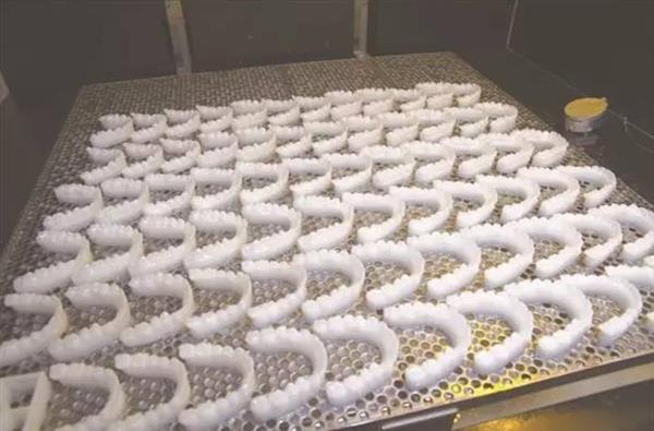 再也不做钢牙妹｜3D打印隐形牙套—上海正雅齿科获5000万B轮投资