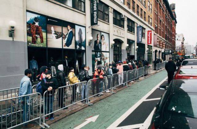 够拽丨Supreme抢货机器人，让这些哥们赚了一个亿