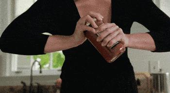 巧开罐头盖,快速开黄桃大罐头的方法