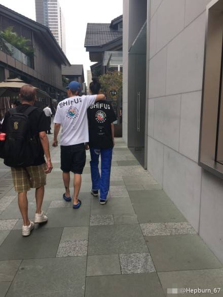 陈冠希陪秦舒培,陈冠希携秦舒培现身日本街道