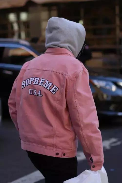 supreme lv联名的红色帽衫照片 (nike lv supreme三方联名)