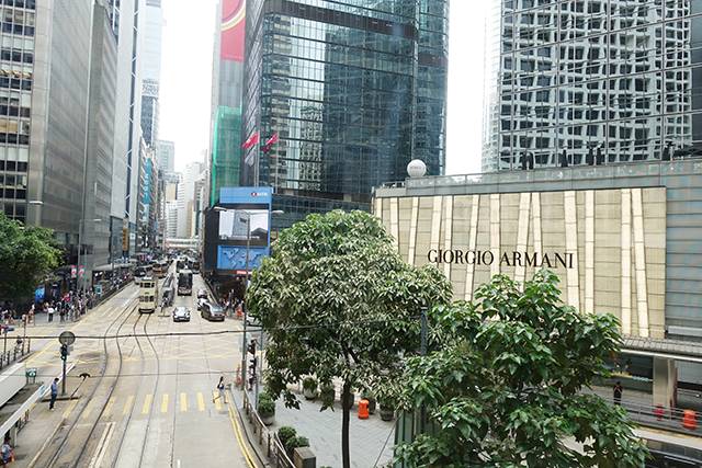 白天去逛迪斯尼,晚上香槟泡泡浴,女孩子去香港应该这么玩