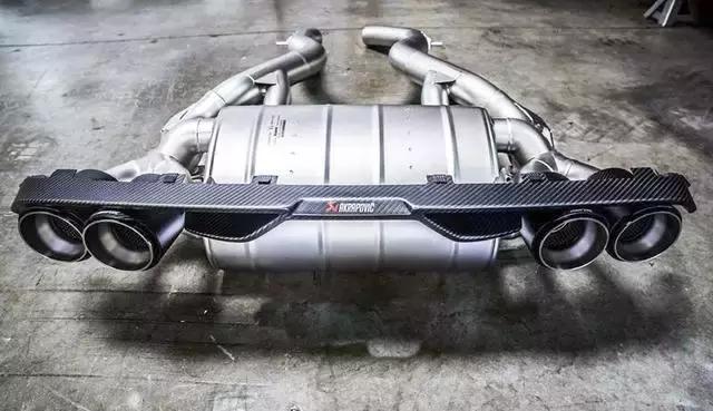 汽车排气管:排气的时候怎么还排出水来了