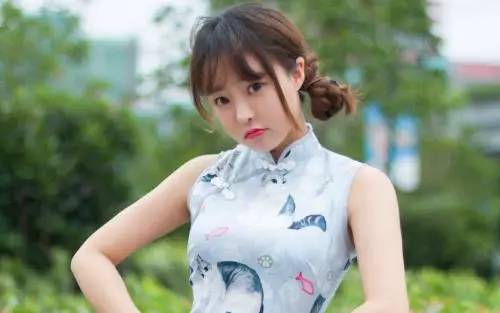 pony中国旗袍妆,pony减龄穿搭