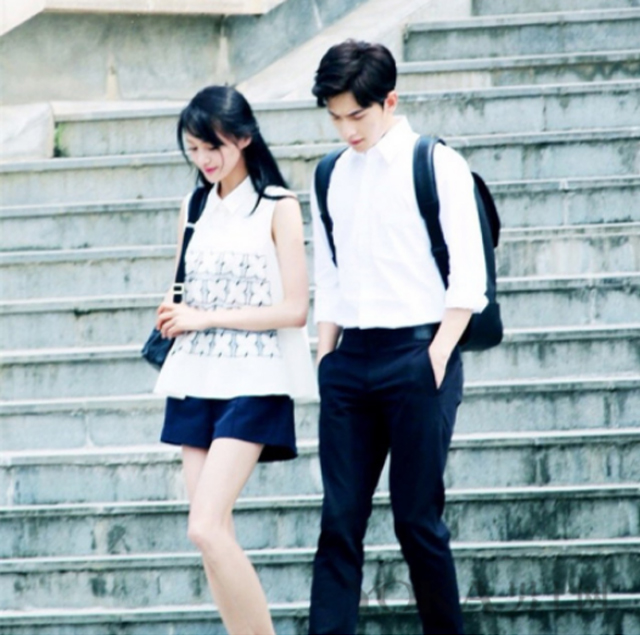 杨洋冬日暖男风造型穿搭,杨洋的运动装穿搭学院青春感十足