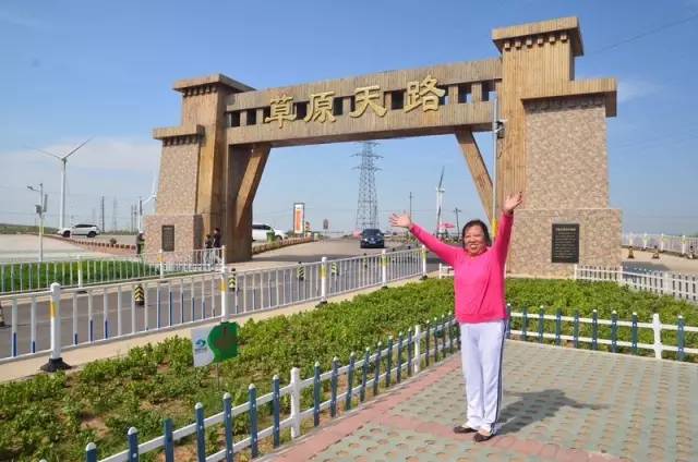 带着老伴穷游,60大叔自驾房车带老伴环游中国