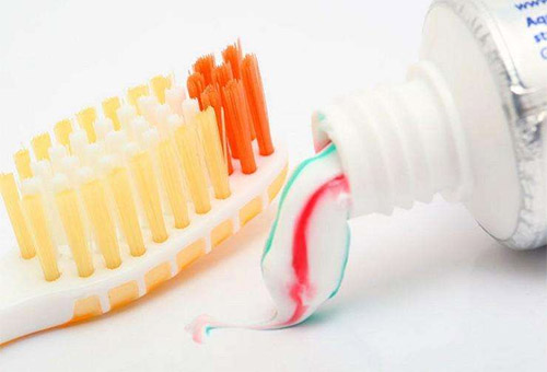 口腔溃疡反复发作要警惕,口腔溃疡反复发作教你一招