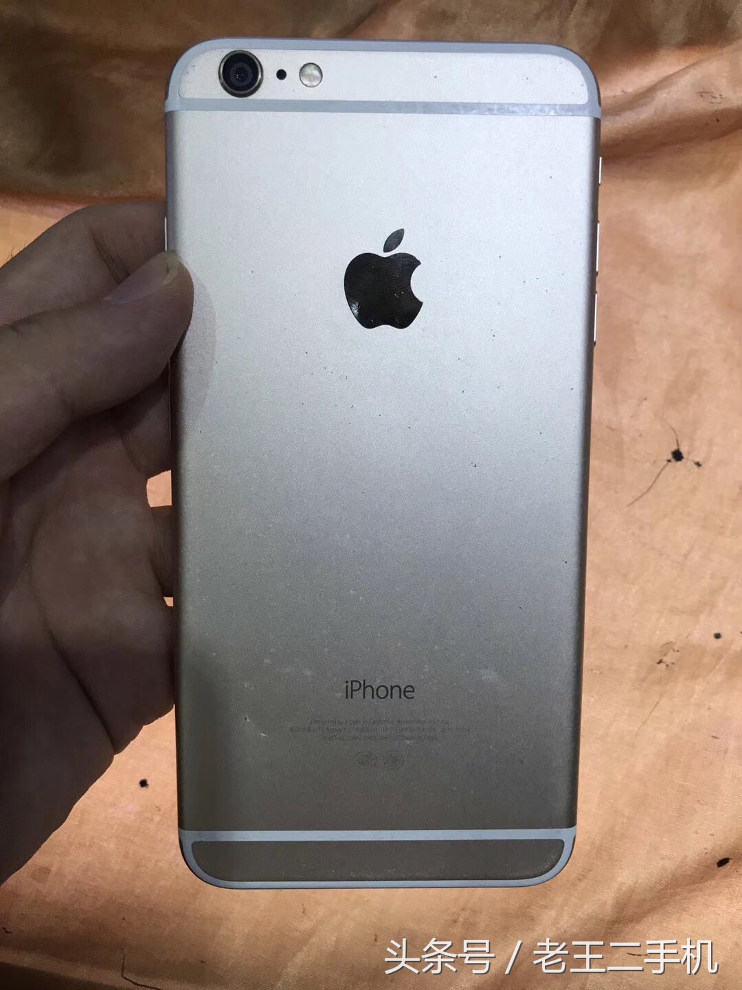 iphone632g多少钱,1200收的苹果11