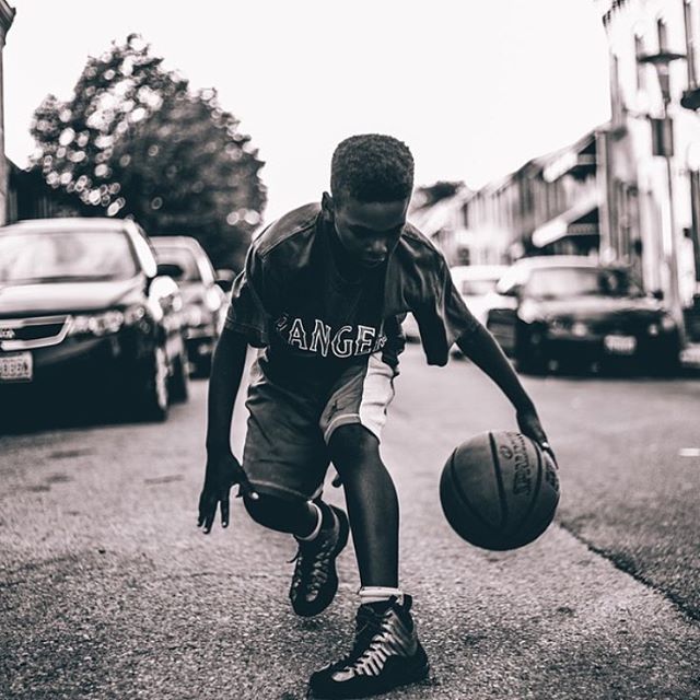 体前变向怎么断球,体前变向怎么不被抢断