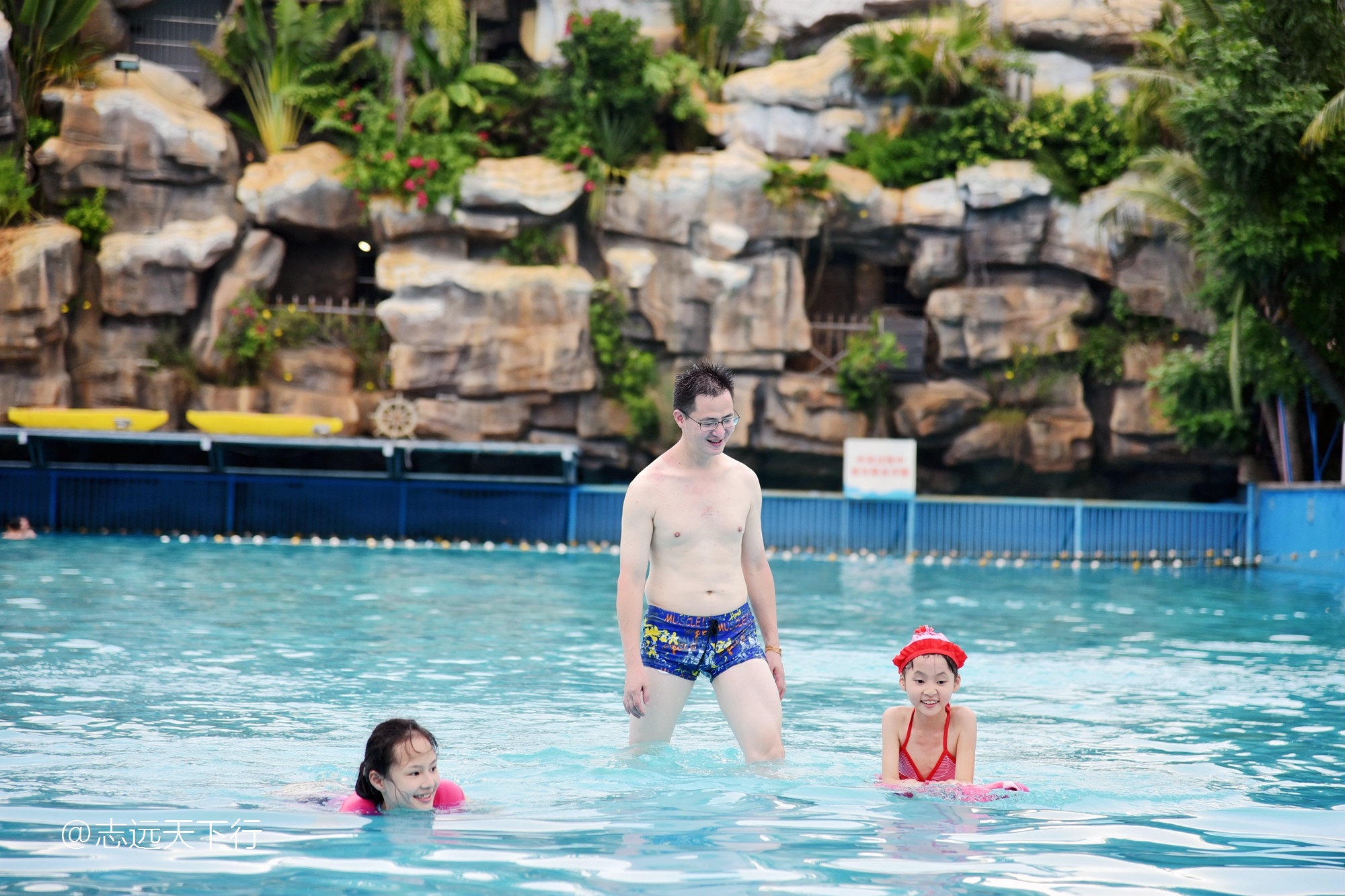 最美的女童海南,最美的小女生去游乐场玩