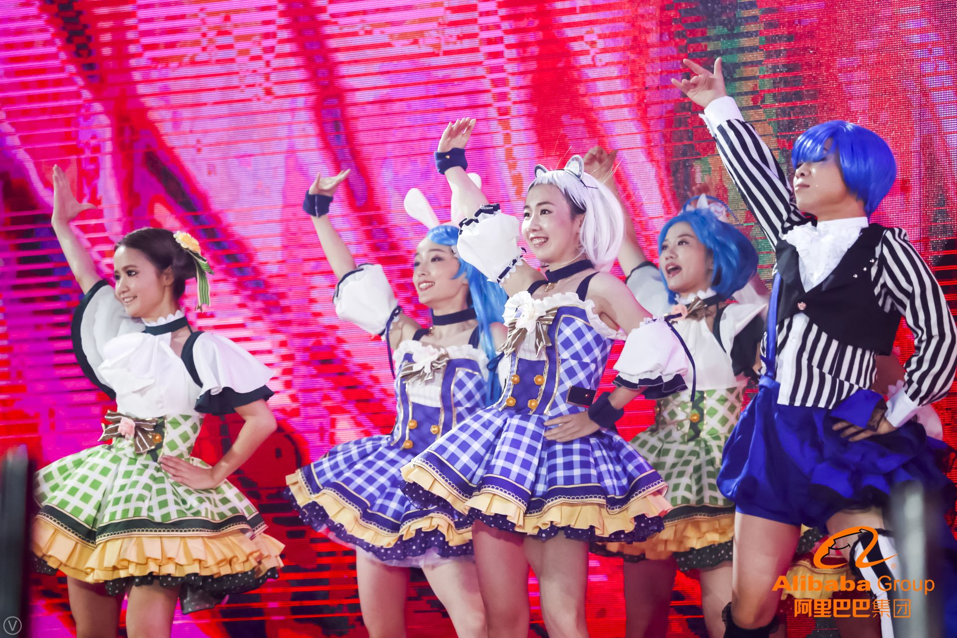 这些高清大图告诉你，今天刷屏朋友圈的阿里年会到底在玩什么？