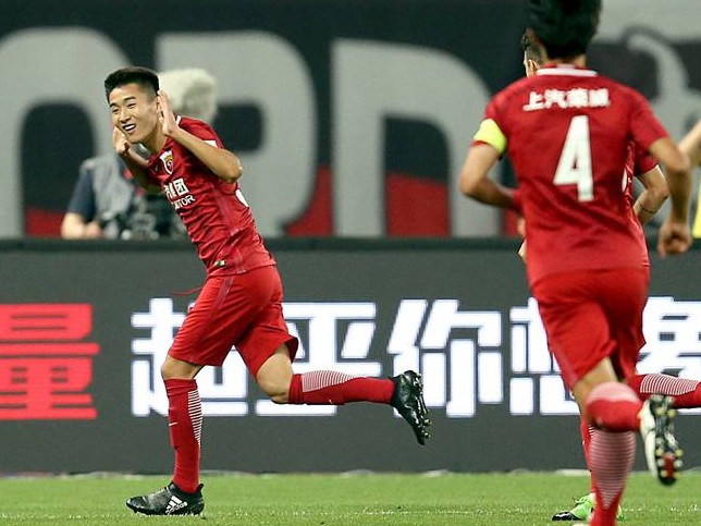 献给男球迷，更献给女球迷——足球场上的臀霸！