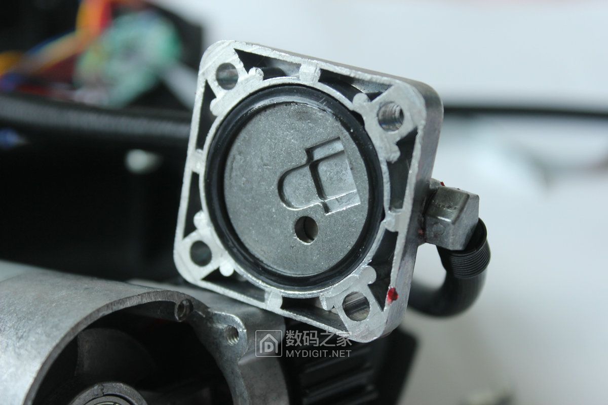 tcl车载充气泵为国产点赞,tcl汽车充气泵