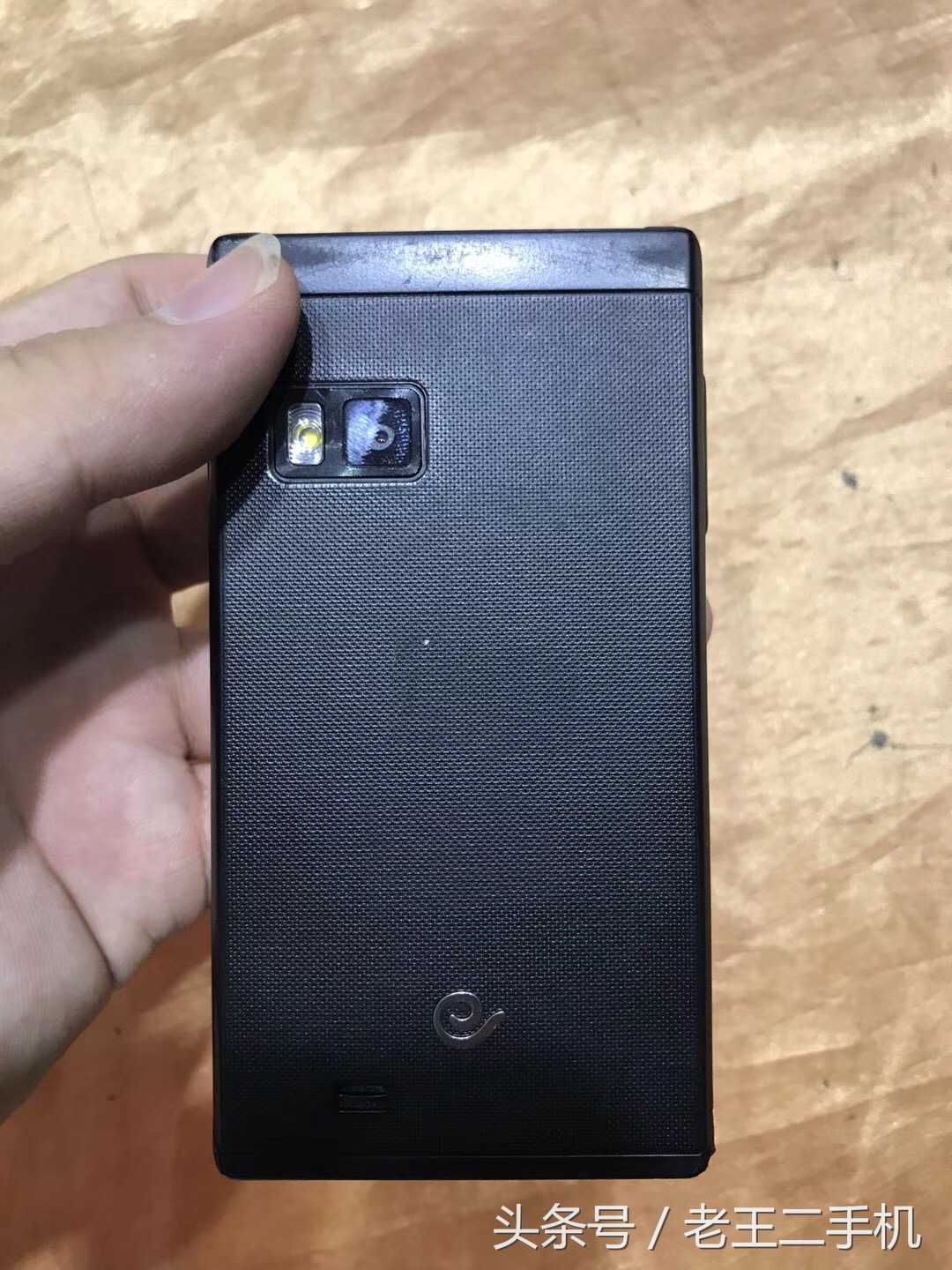 土豪买得起的翻盖手机,花四千多买一个翻盖手机