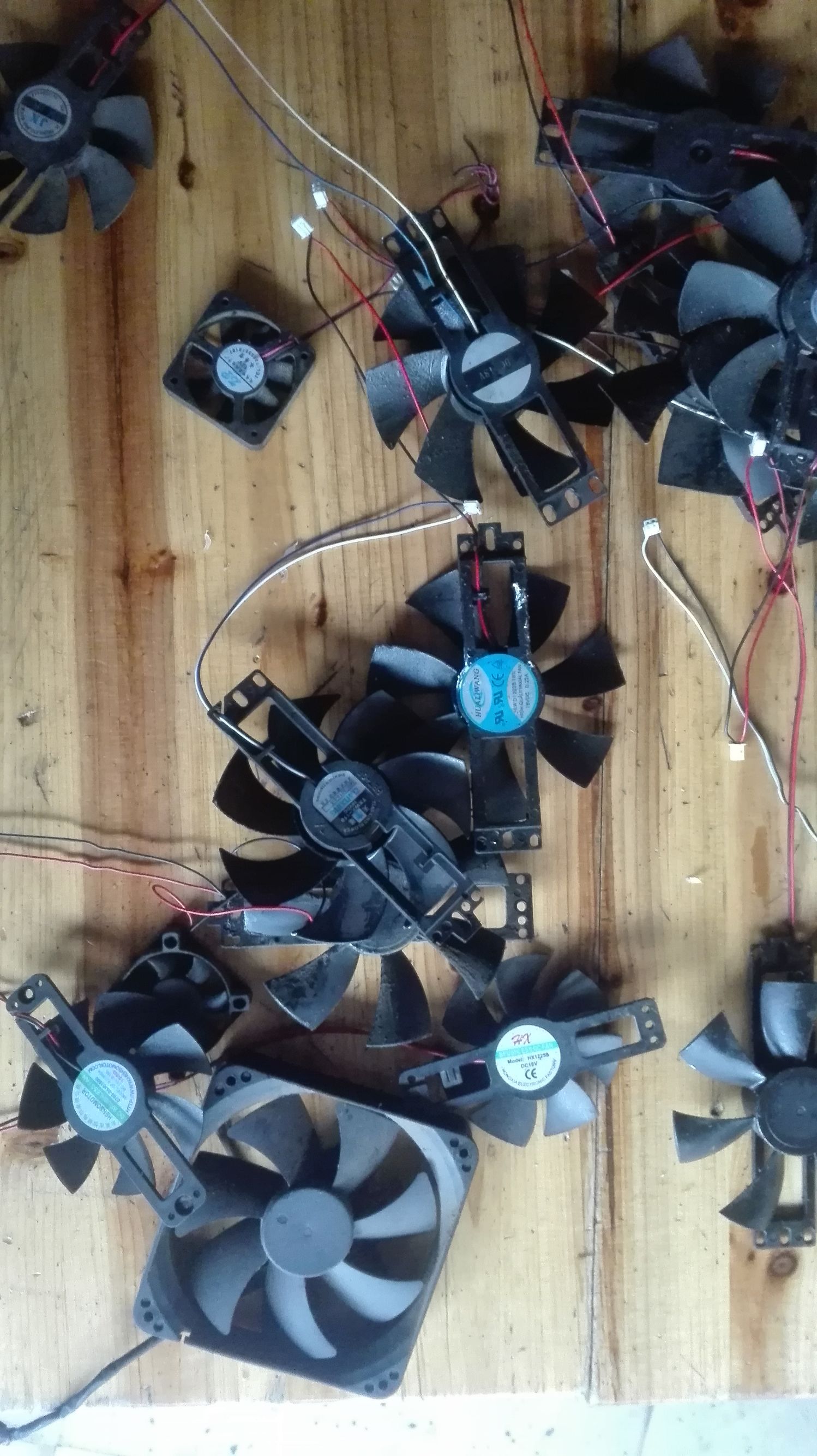 电磁炉烧10分钟自动停止,电磁炉加热几分钟停机怎么修