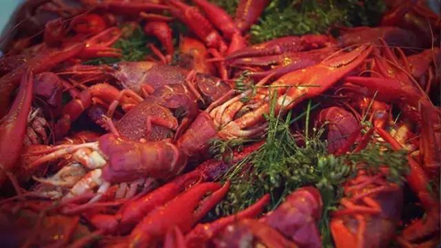 小龙虾的种类及吃法,如何吃小龙虾的方法和图解