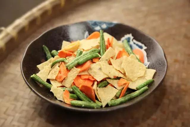 长豆角这样做冬天留着吃特别好吃,长豆角干了还能吃吗